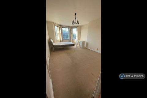 3 bedroom flat to rent, Queensborough Court, London, N3