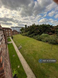 3 bedroom flat to rent, Queensborough Court, London, N3