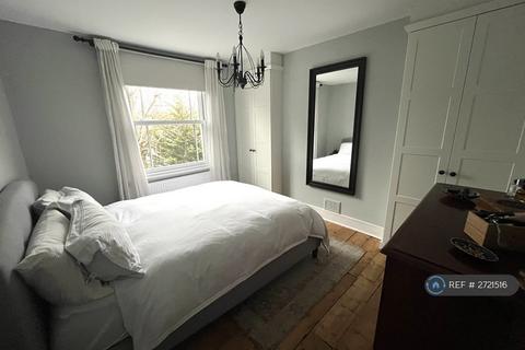 3 bedroom terraced house to rent, Grosvenor Terrace, London, SE5