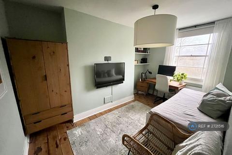3 bedroom terraced house to rent, Grosvenor Terrace, London, SE5