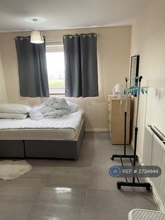 1 bedroom in a flat share to rent, Harrington Square, Camden, NW1