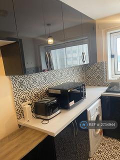 1 bedroom in a flat share to rent, Harrington Square, Camden, NW1