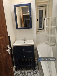 1 bedroom in a flat share to rent, Harrington Square, Camden, NW1