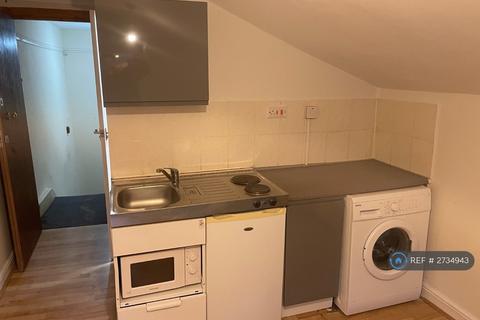 Studio to rent, Sach Road, London, E5
