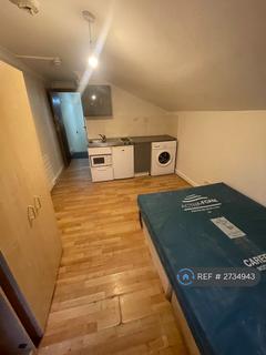 Studio to rent, Sach Road, London, E5