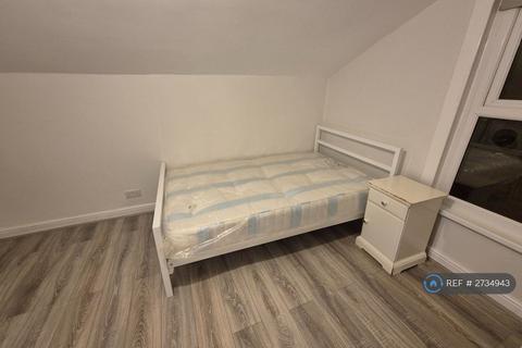 Studio to rent, Sach Road, London, E5