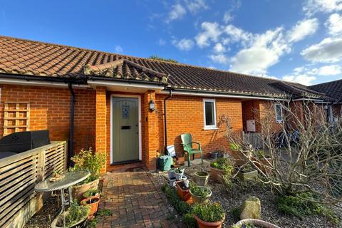 1 bedroom maisonette to rent, Deers Farm Close, Woking GU23