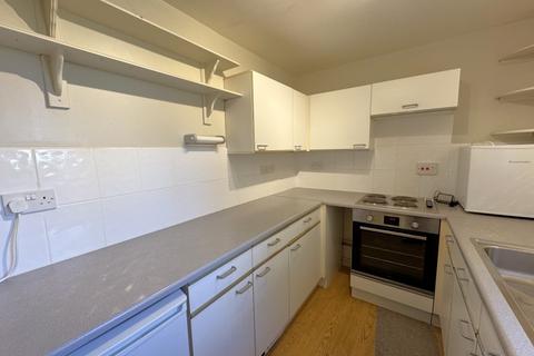 1 bedroom maisonette to rent, Deers Farm Close, Woking GU23
