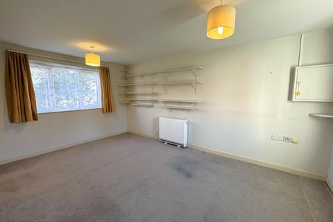 1 bedroom maisonette to rent, Deers Farm Close, Woking GU23