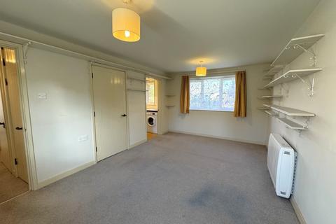 1 bedroom maisonette to rent, Deers Farm Close, Woking GU23