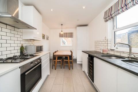 4 bedroom flat for sale, Acre Lane, London SW2