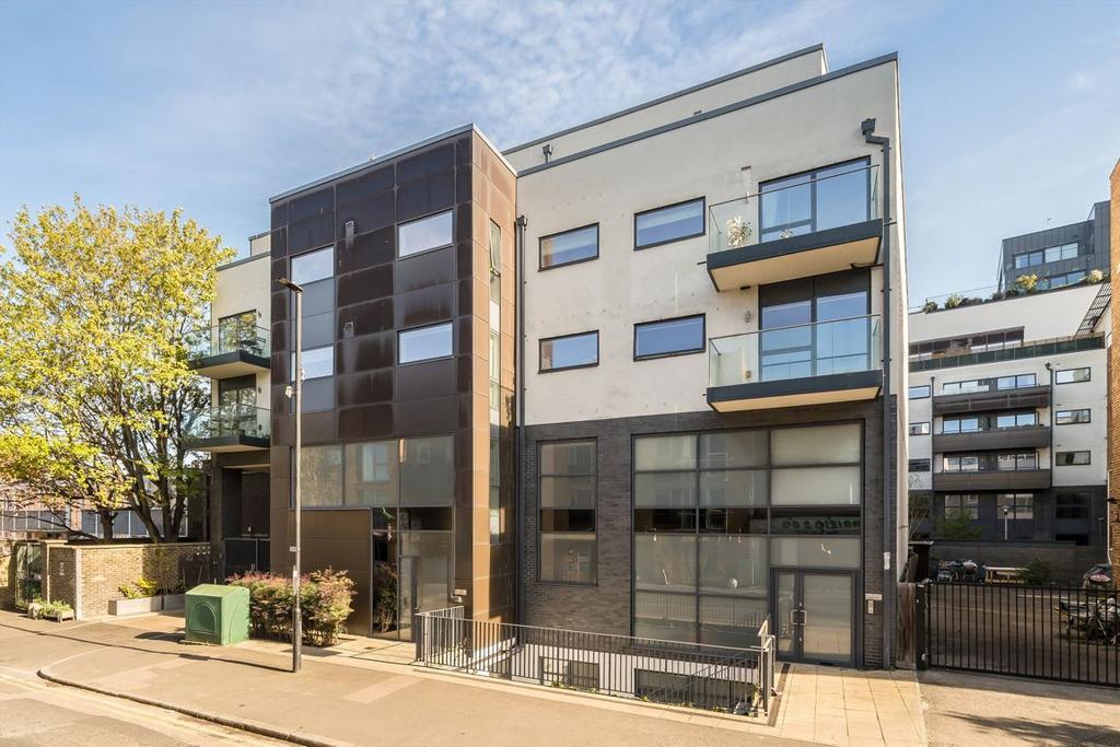 Sw4 9pt Singer Mews, London SW4 1 bed flat - £375,000