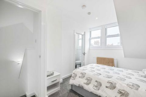 2 bedroom flat for sale, Atlantic Road, London SW9