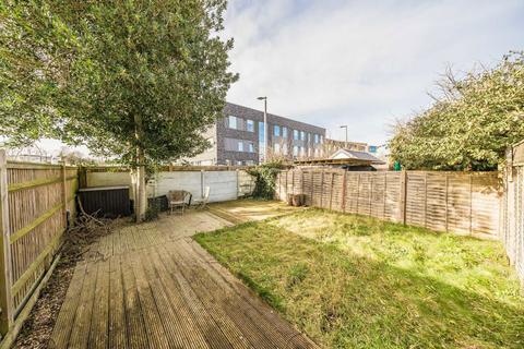 2 bedroom flat to rent, Egerton Road, Twickenham TW2
