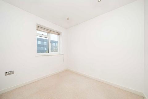 2 bedroom flat to rent, Egerton Road, Twickenham TW2