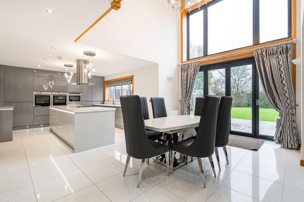 Kitchen/Diing Area