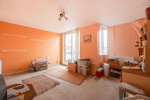 undefined, Burr Close, St Katharine Docks, London, E1W