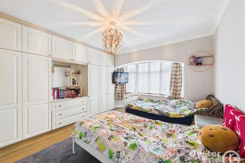 4 bedroom end of terrace house for sale, Raleigh Drive, London, N20