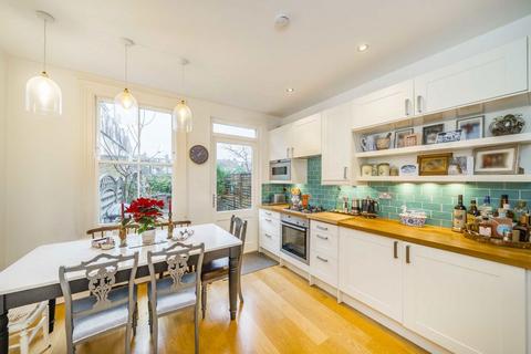 2 bedroom maisonette to rent, Burntwood Lane, London SW17