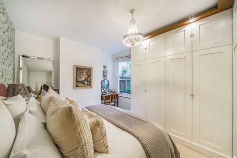 2 bedroom maisonette to rent, Burntwood Lane, London SW17