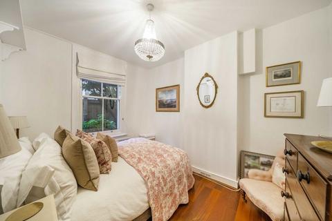 2 bedroom maisonette to rent, Burntwood Lane, London SW17