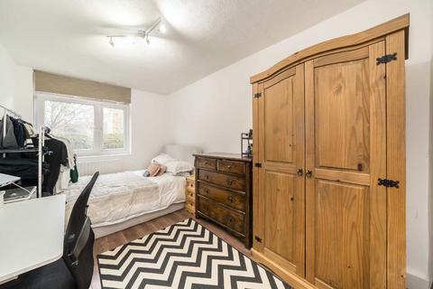 2 bedroom flat to rent, Deeside Road, London SW17
