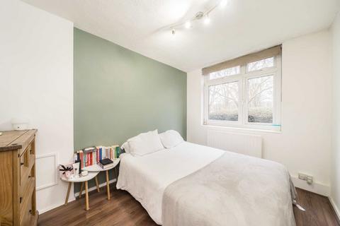 2 bedroom flat to rent, Deeside Road, London SW17