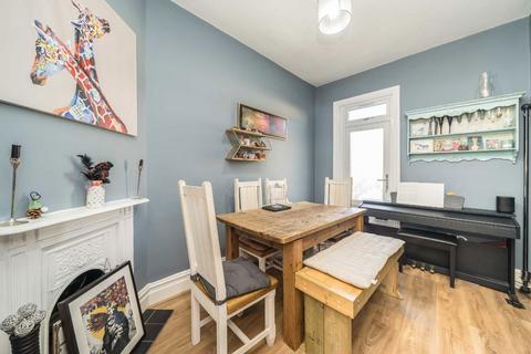 4 bedroom flat for sale, Mitcham Lane, London SW16