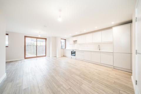 undefined, Russell Road, Mitcham CR4