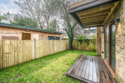 undefined, Russell Road, Mitcham CR4