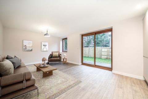 undefined, Russell Road, Mitcham CR4