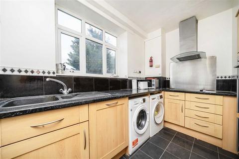 4 bedroom flat to rent, Sir Alexander Road, London W3