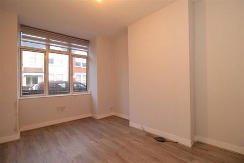 3 bedroom terraced house to rent, Willow Vale, London W12