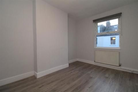 3 bedroom terraced house to rent, Willow Vale, London W12