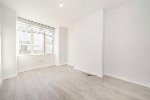 3 bedroom terraced house to rent, Willow Vale, London W12