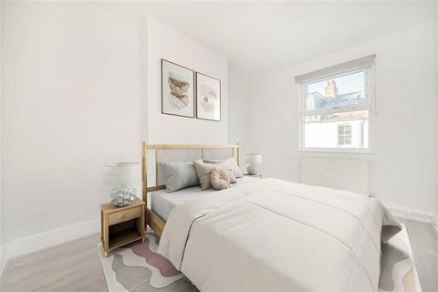 3 bedroom terraced house to rent, Willow Vale, London W12