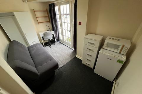 1 bedroom in a house share to rent - Raleigh Street, Nottingham NG7