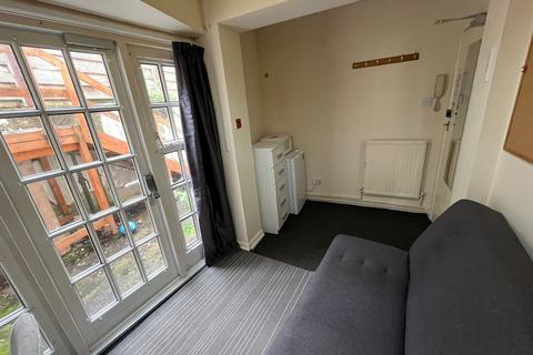 1 bedroom in a house share to rent, Raleigh Street, Nottingham NG7