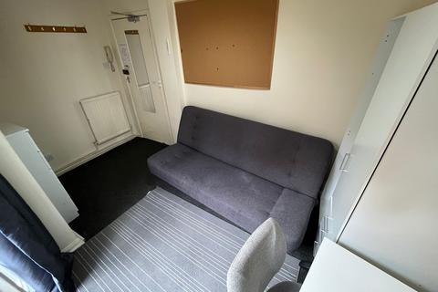 1 bedroom in a house share to rent, Raleigh Street, Nottingham NG7