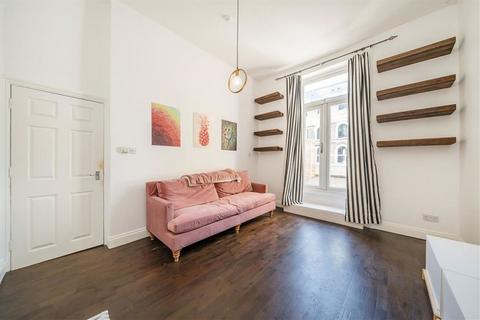 2 bedroom flat for sale, Caledonian Road, London N7
