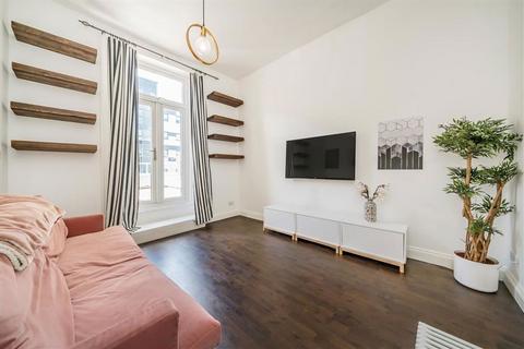 2 bedroom flat for sale, Caledonian Road, London N7
