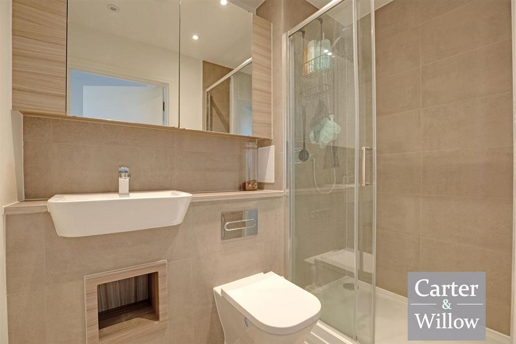 En suite shower