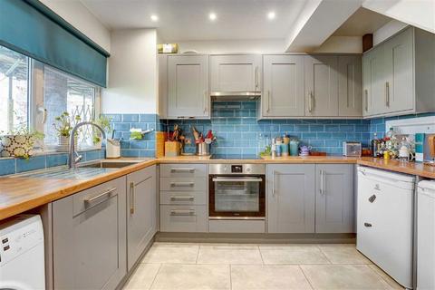 2 bedroom flat to rent, Gosling Way, London SW9
