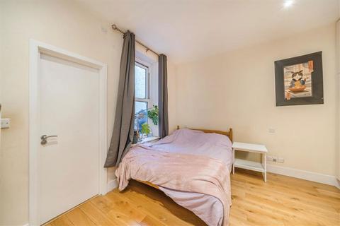 1 bedroom flat to rent, South Lambeth Place, London SW8
