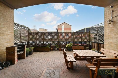 1 bedroom flat for sale, Locksons Close, London, E14