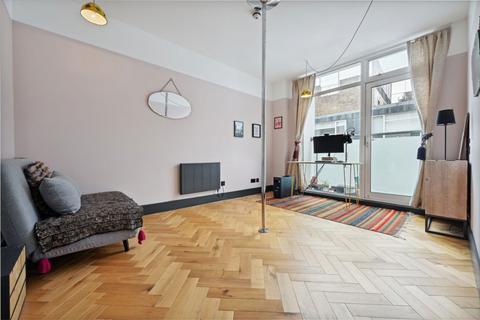 2 bedroom flat for sale, Empire Square, London N7