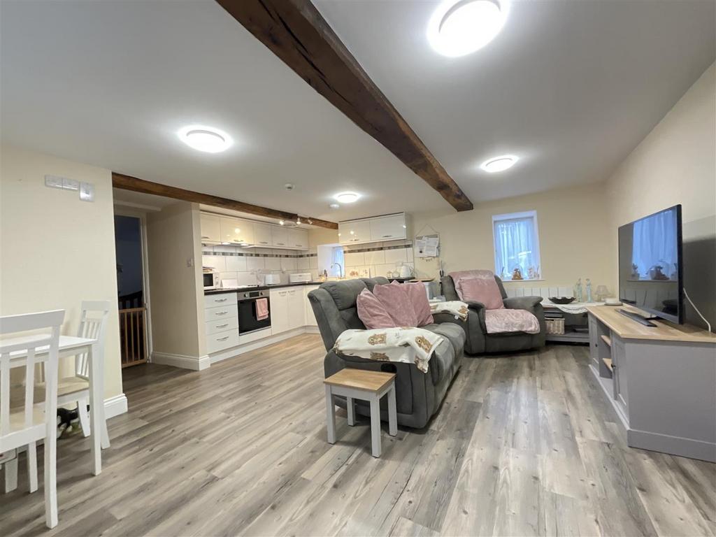 Lounge / Kitchen