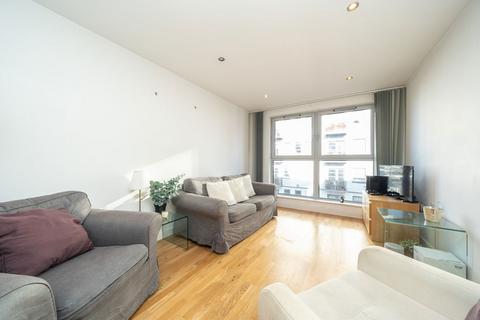 2 bedroom flat for sale, Southgate Road, London N1