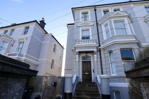 2 bedroom flat for sale - Pevensey Road, St Leonards-On-Sea