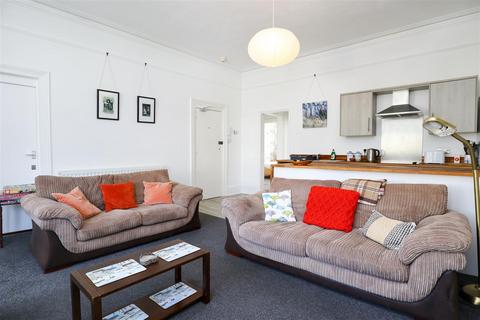 2 bedroom flat for sale - Pevensey Road, St Leonards-On-Sea